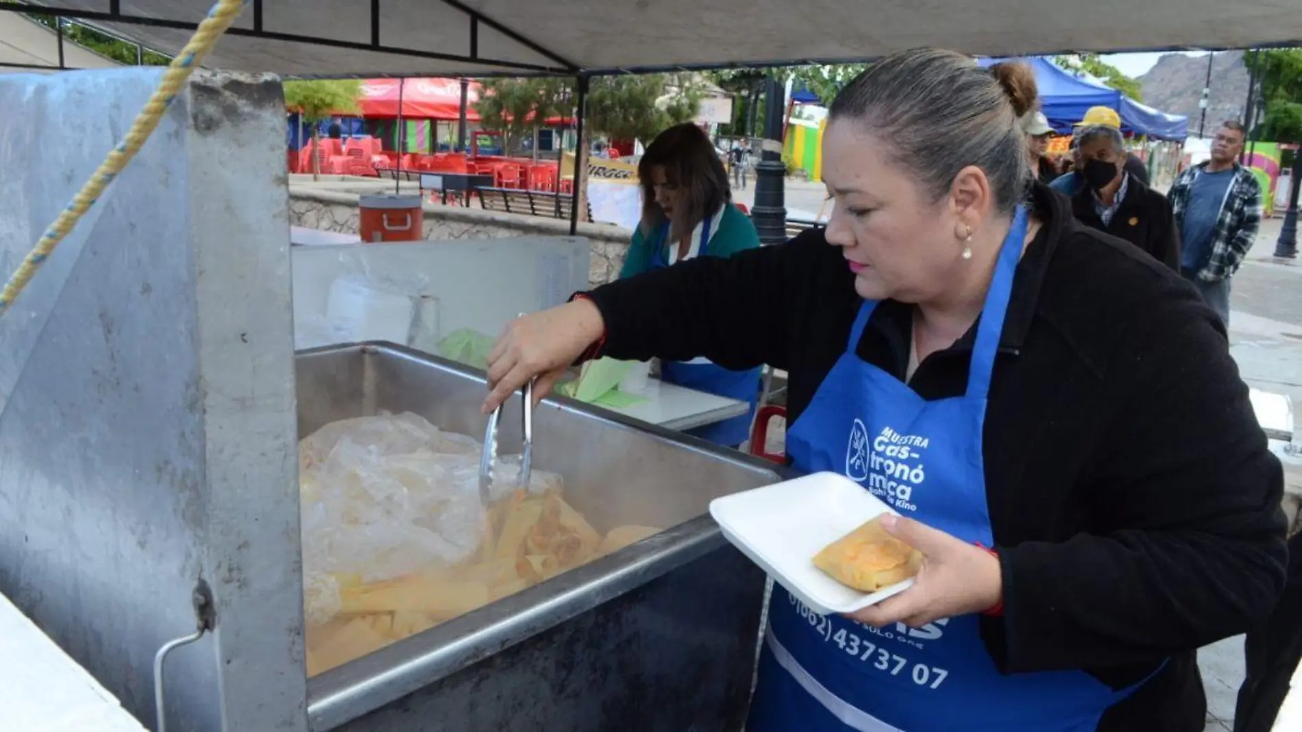 Vendedora de tamales en Villa de Seris